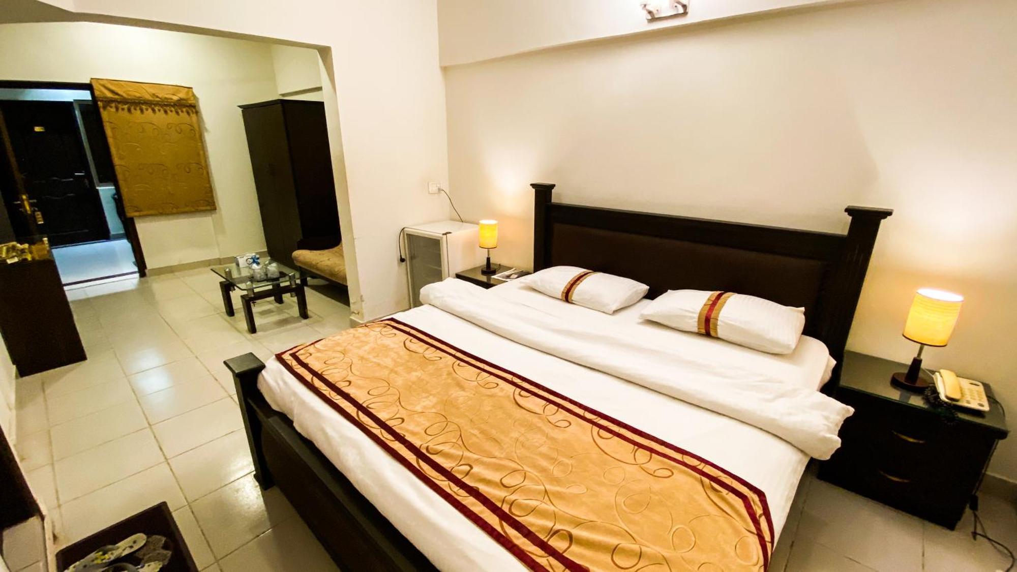 Royal Inn Hotel Карачи Екстериор снимка