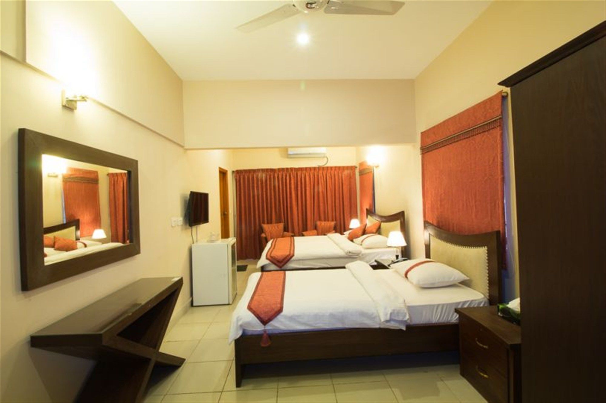 Royal Inn Hotel Карачи Екстериор снимка