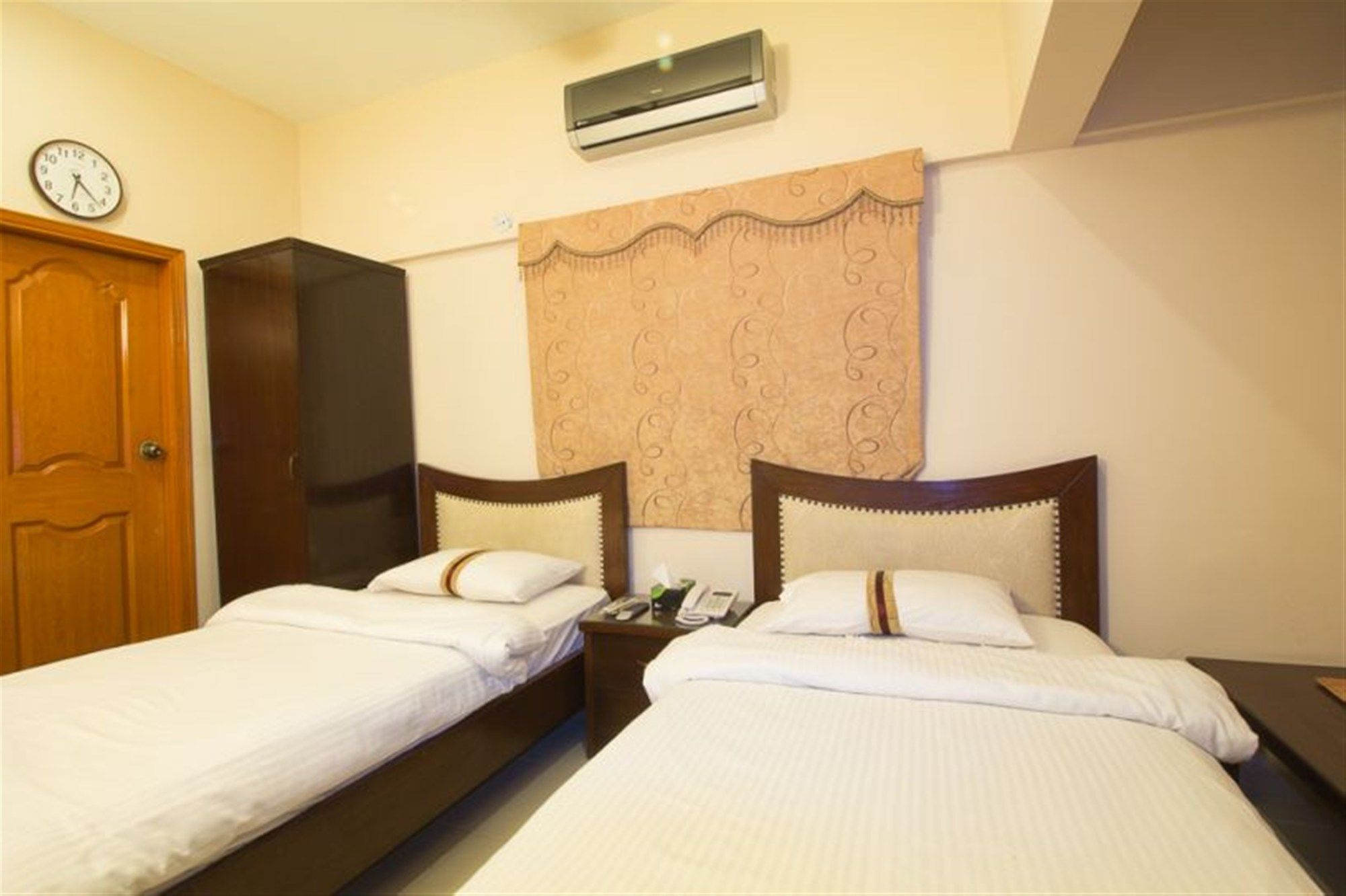 Royal Inn Hotel Карачи Екстериор снимка